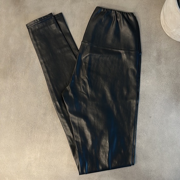 Aritzia Vegan Leather Leggings - Picture 4 of 11